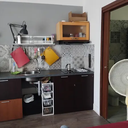 Monolocale, 10' Dal Centro, Dall'aeroporto, Con Patio Esterno