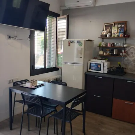 Monolocale, 10' Dal Centro, Dall'aeroporto, Con Patio Esterno *