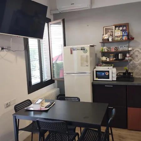 Monolocale, 10' Dal Centro, Dall'aeroporto, Con Patio Esterno Apartmán *