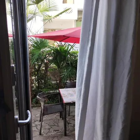 Monolocale, 10' Dal Centro, Dall'aeroporto, Con Patio Esterno